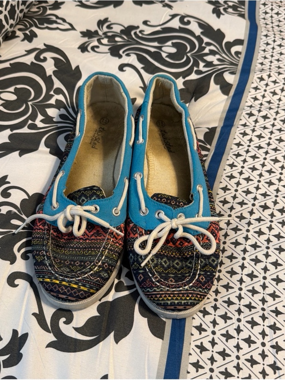 Women's Casual Aztec-Patterned Moccasins in Blue